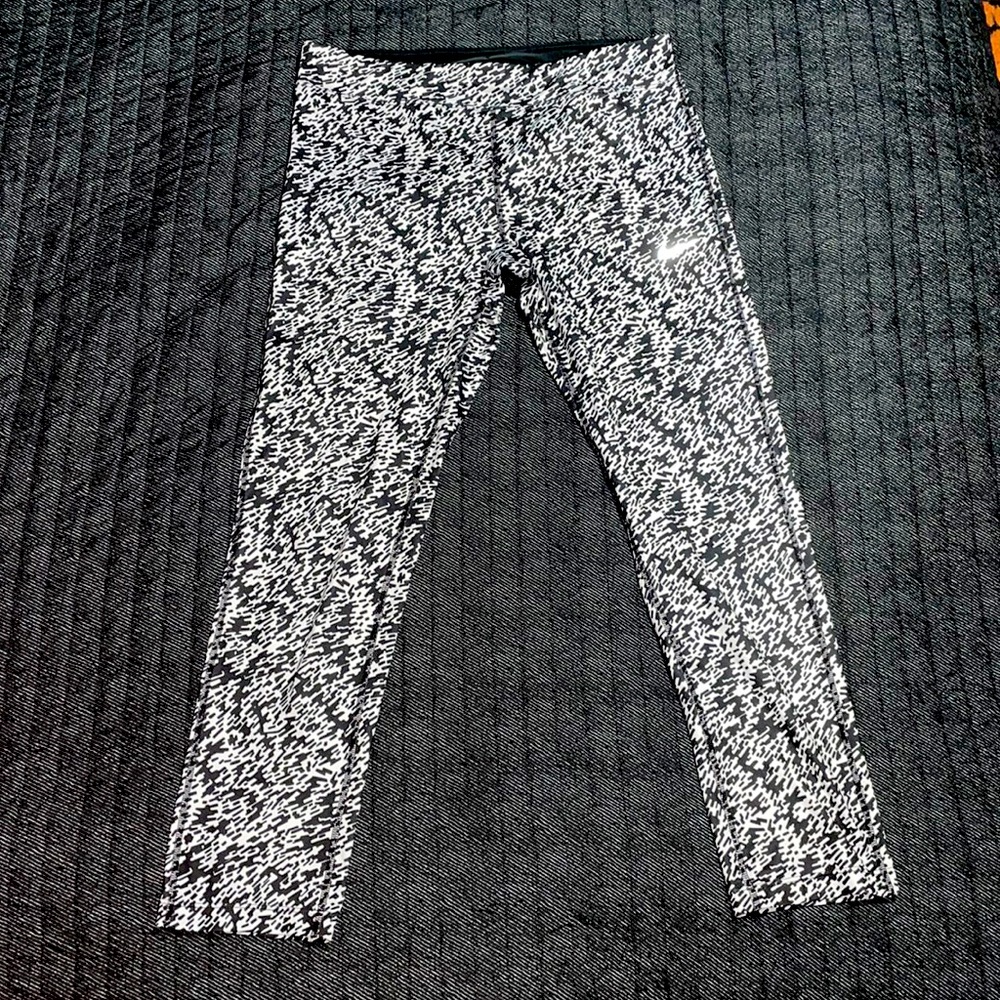 🔥Nike Confetti Running Capri Leggings w/ pocket